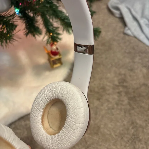 Beats Wireless Headphones - Rose Gold